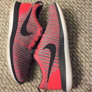 Nike flyknit roshe